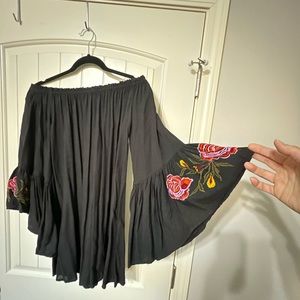 Love Ari off shoulder top or mini dress. Sz M